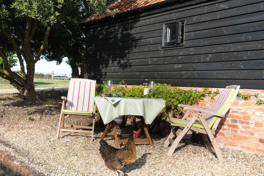 Bromans Barn A Beautiful Cottage By The Sea And Cudmore Nature Reserve West Mersea Exterior foto
